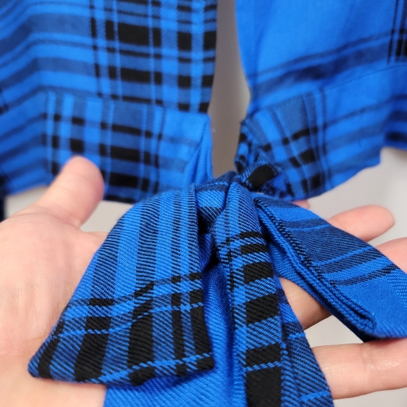 Plaid Cropped Blouse - Picture 6 of 7